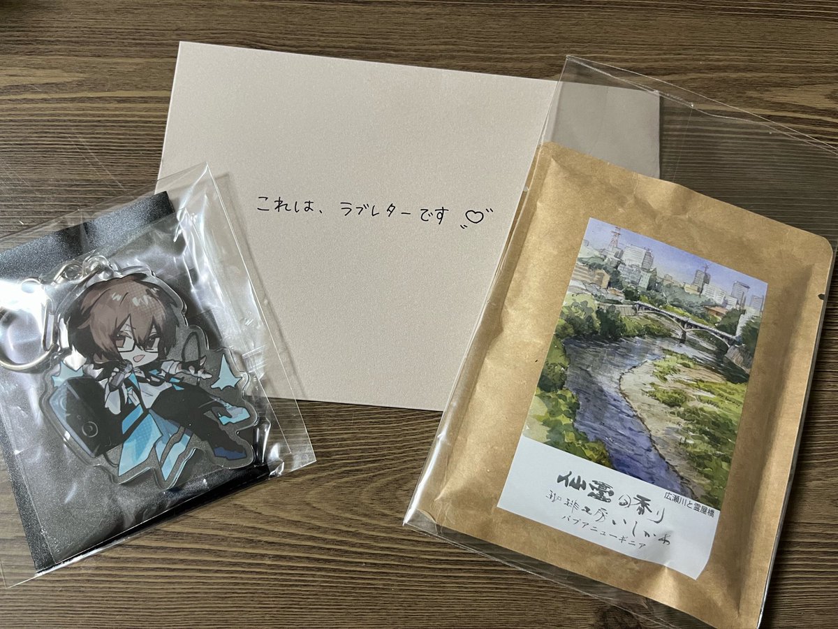ak__1_'s tweet photo. さとりん@satori3_ からアクキーとカラマンシーとコーヒーとラブレター届いた🥰

ありがてぇ🙏w
  へへへ！ https://t.co/ad2GJHU4M9
