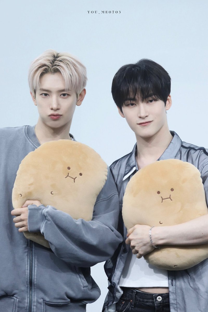 YOU_ME0703's tweet photo. 260523 비트로드

·⤙·   ·⤙·

#YOUMIN #유민 #KUNHO #건호
#올아워즈 #ALL_H_OURS https://t.co/jhRwcMzN2Y