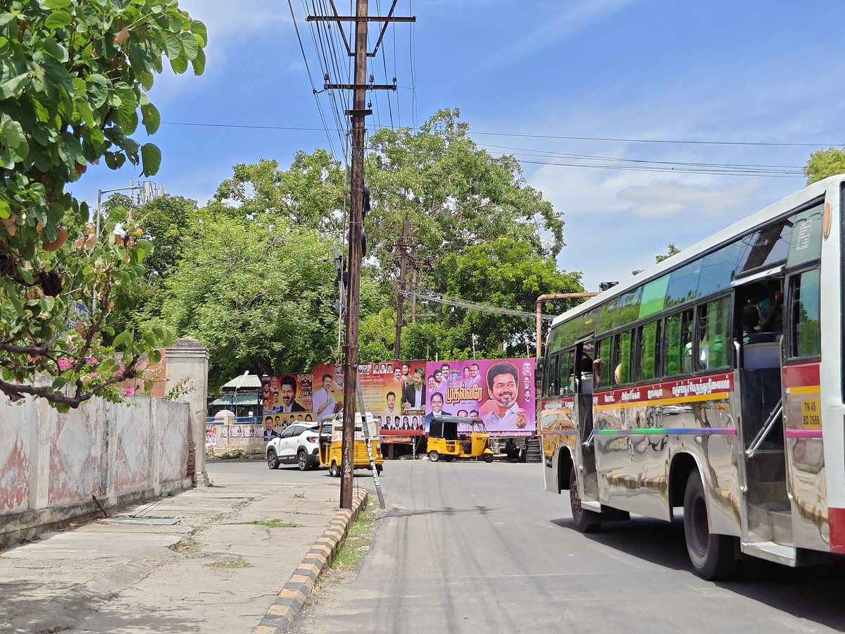 dkarthikTOI's tweet photo. So much banners for CM Vijay's birth anniversary celebrations in #Trichy. Not much have changed in terms of spamming public places with walls and posters. https://t.co/fcNdZesPMr