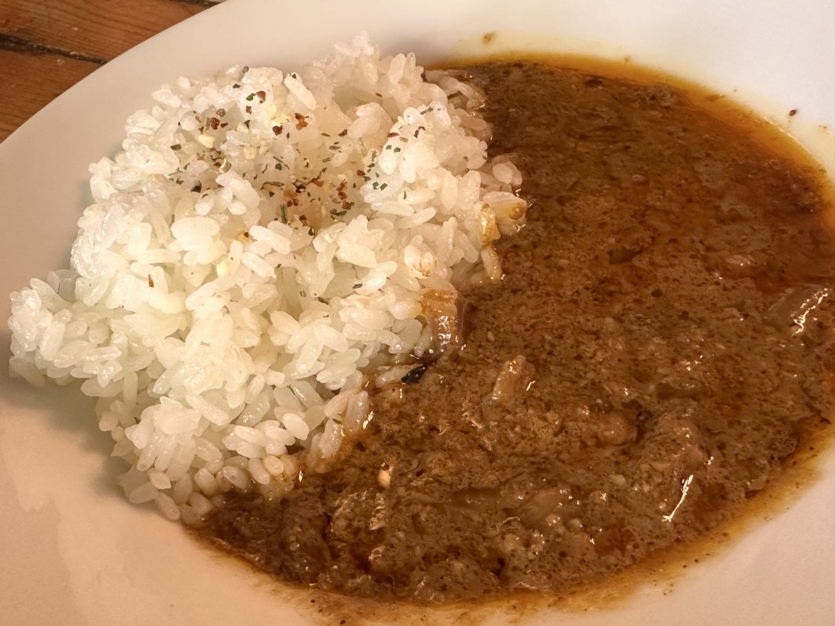 katojunmania's tweet photo. ◆アトリエてらた（不定休）

誰にも教えられんお洒落なBAR！
カレーが有名！パスタも美味い！

今が旬のバジルのパスタがたまらん風味で最高だぁー！ハーフカレーも頼んでしもぉたわぁ。
マスターは今年のミュージックシティ天神に奥田民生さんと出るのね。

●福岡市中央区六本松3-5-28
#麺活日誌 https://t.co/uPeVE52qcl