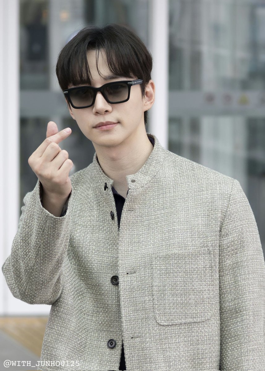with_junho0125's tweet photo. 260622 인천✈️파리

공항화보😊

#이준호 #LEEJUNHO #O3collective https://t.co/kZYkQyksdR