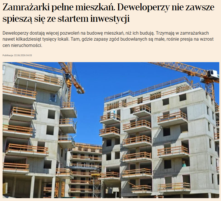 MNiedorozwoju's tweet photo. Deweloperzy nie budują, mimo że posiadają pozwolenia na budowę. Mrożąc nowe budowy, wstrzymują podaż, windują ceny i kręcą wora całemu polskiemu społeczeństwu.

Mogą to robić w nieskończoność, bo podatek od ziemi wynosi zawrotne 1zł/m2 rocznie. JEDEN ZŁOTY!

W Polsce Pan Deweloper może spekulować i wywierać nacisk na rządzących bez ponoszenia ryzyka w postaci kosztu podatku od gruntu.

W mediach opowiadają wam bajki o braku pozwoleń na budowę, a deweloperka nawet jak je posiada to nie buduje, bo wstrzymywanie rozwoju miasta nic ich nie kosztuje.

Polacy stali się tak naprawdę zakładnikiem branży deweloperskiej, która przez ogromny kapitał, przyjazne media, konszachty z urzędnikami i politykami rozdaje karty i koordynuje "wolnym rynkiem" w Polsce.