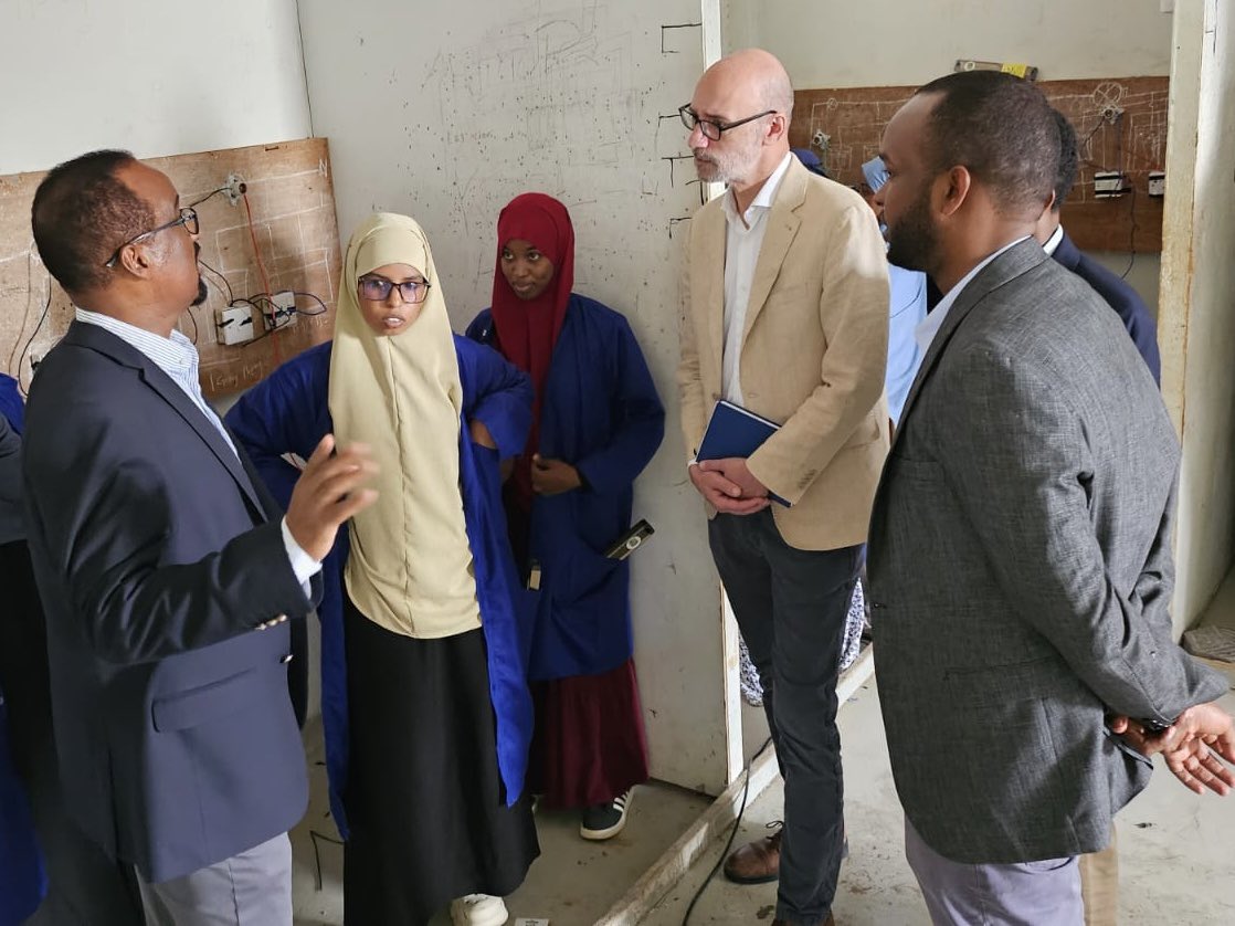 GConway_UN's tweet photo. Grateful to students at @BuruujTech in #Mogadishu for sharing their positive energy. Great example of technical &amp; vocational ed. linking #youth &amp; businesses needing trained personnel; a way towards #durablesolutions for young IDPs. Thank you, @hsfsomalia! #LocalSolutions https://t.co/Yi6oRASo6s