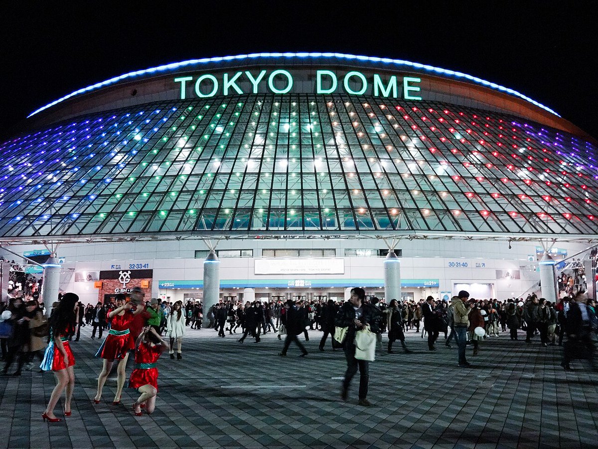 mood48_official's tweet photo. Many fans mentioned that it was difficult for AKB48 to return to the DOME area for solo concerts. Meanwhile, if you look at it from behind, AKB48 was the one who started this all.

Even today, no one can match their trend of selling millions of copies of their CD's. https://t.co/6RWMszeiHS