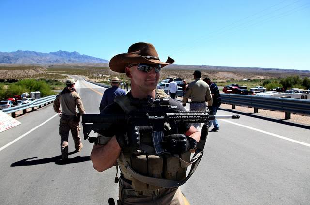 EduzeraBR's tweet photo. @R38TAO Aconteceu um negócio parecido lá nos EUA.

~~bundy standoff https://t.co/tHtsBX91Dy