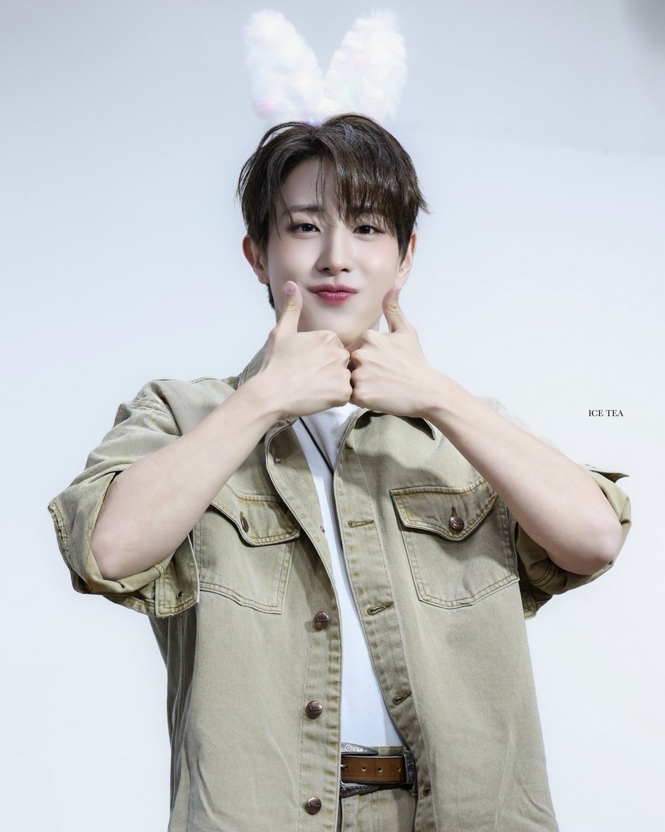 Virsiku17's tweet photo. 251205 더음반 팬싸

  (\ (\
(„• ֊ •„) ♡ 𝙇𝙤𝙫𝙚 𝙮𝙤𝙪
━O━O━━━━━

#SEVENUS #세븐어스 #HEEJAE #유희재 #희재
@heeeeeejae94 https://t.co/zFHfTuclGI