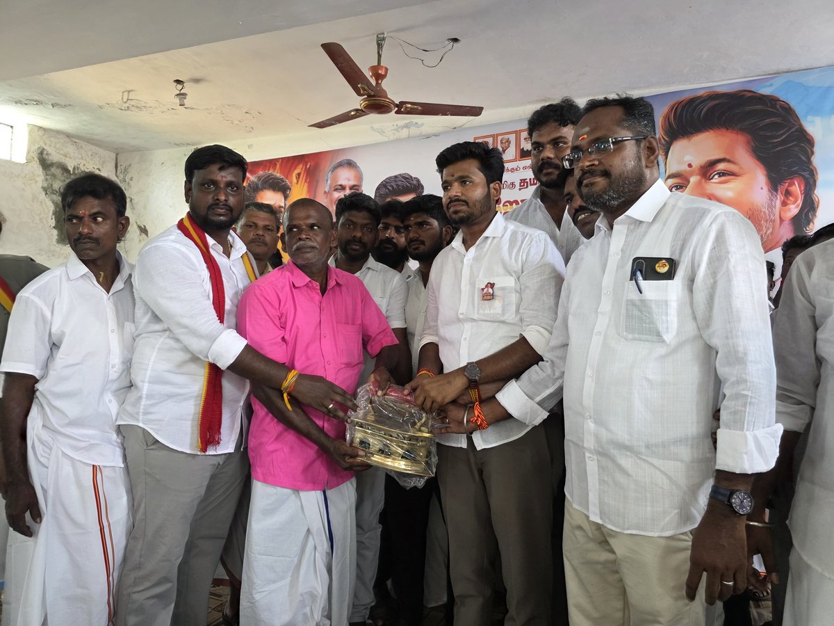 selvamVNR's tweet photo. மாண்புமிகு தமிழ்நாடு முதலமைச்சர் திரு. ச.ஜோசப் விஜய் அவர்களின் 52-வது பிறந்தநாளை முன்னிட்டு, பல்வேறு நலத்திட்ட உதவிகள் மற்றும் அன்னதானம் வழங்கும் நிகழ்ச்சியில் கலந்து கொண்டு பொதுமக்களுக்கு நலத்திட்ட உதவிகள் வழங்கினேன். 🙏🏻

தலைவர் வழியில் சமூக அக்கறையுடனும், மக்கள் நலன் என்ற உயர்ந்த நோக்கத்துடனும் தொடர்ந்து பணியாற்றுவோம்!!

S.P.செல்வம் MLA.,
விருதுநகர் சட்டமன்ற உறுப்பினர்,
மாவட்ட கழகச் செயலாளர்,
விருதுநகர் கிழக்கு மாவட்டம்.

#HBDCMJosephVijay