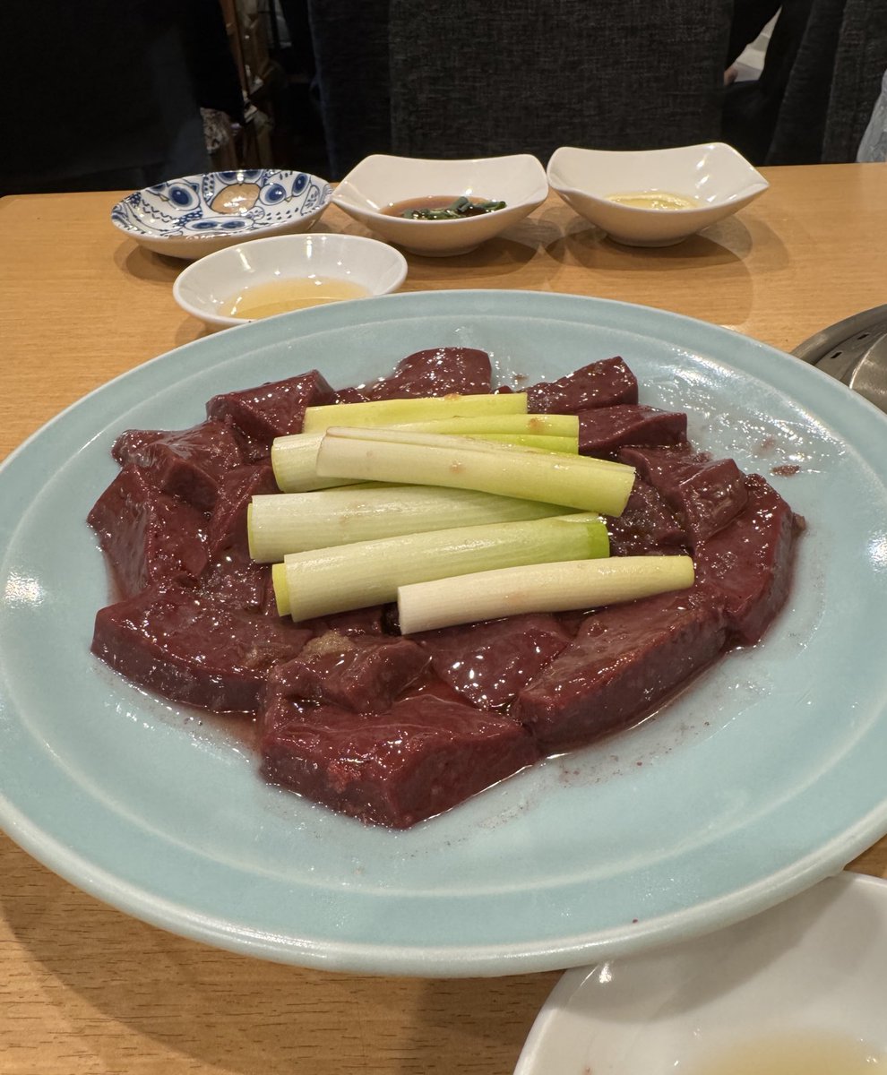 ShinjukuSokai's tweet photo. 【情報募集中】
東京で新鮮レバーが美味しい店の情報募集中。
ちゃんと炙るのでおすすめ教えてください。
俺的には白金の金竜山と表参道のもちおの新鮮レバーが今のところベスト。 https://t.co/L5K8jUcPL0
