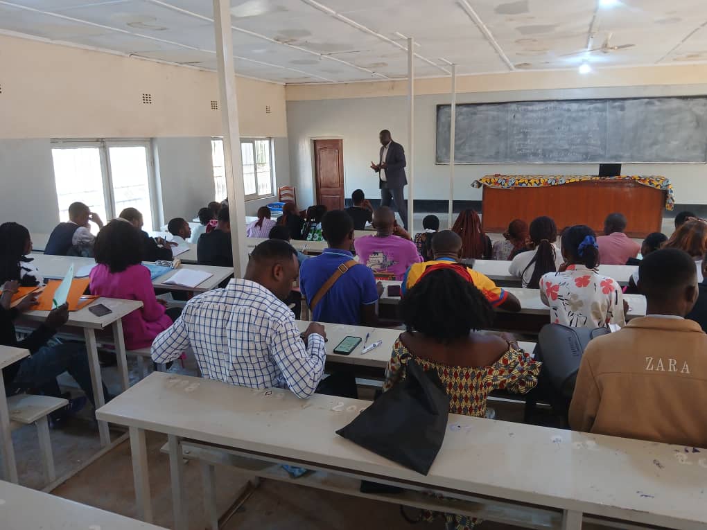 itierdc's tweet photo. 20 juin 2026, à @uniluofficiel 🎓, @itierdc la plateforme Vision Minière Durable ⛏️🌍 ont sensibilisé les étudiants aux enjeux de transparence, de redevabilité et de gouvernance des ressources naturelles. 🤝📚
Former aujourd’hui les décideurs de demain. #ITIERDC #RDC https://t.co/yFAm7hCM74