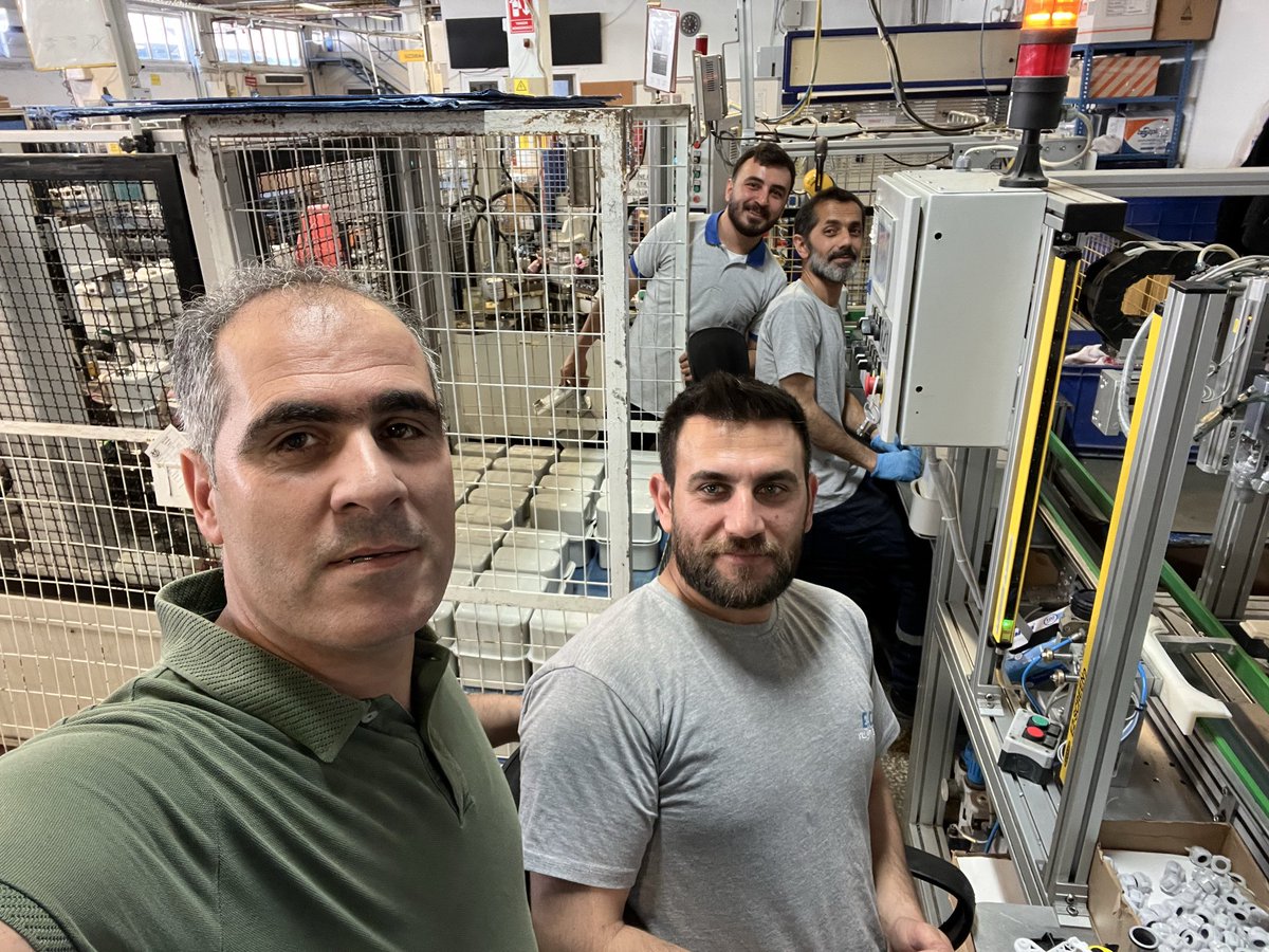 ismail_N_B's tweet photo. Türk Metal sendikası Tuzla şubesine bağlı E.C.A Elsel Gaz Armatürleri AŞ. İş yerimizde çalışan arkadaşlarımızı haftanın ilk iş gününde çalışma alanlarında ziyaret ederek kolaylıklar diledim.
#ElselGaz
#YaşasınTürkMetalKardeşliği https://t.co/XWlSKiYeyl
