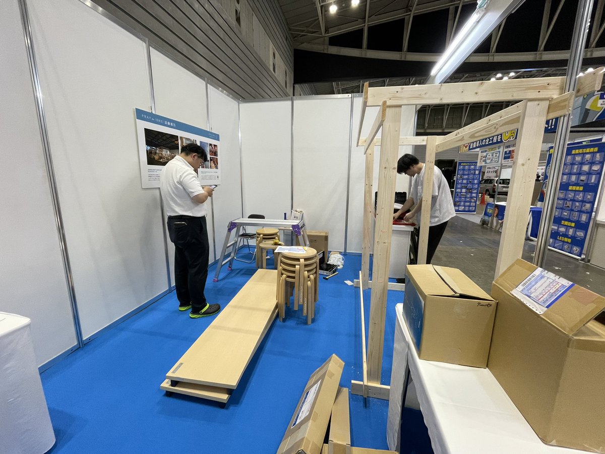 hanahiromi's tweet photo. 明日から開催のフューネラルビジネスフェア(パシフィコ横浜)の準備が整いました〜向かいは全葬連さん。私は明日留守にしますが24日は終日ブースにおりますのでご来場お待ちしております♪
#PRAYforONE
#フューネラルビジネスフェア
#パシフィコ横浜 https://t.co/nE2MknrgUj