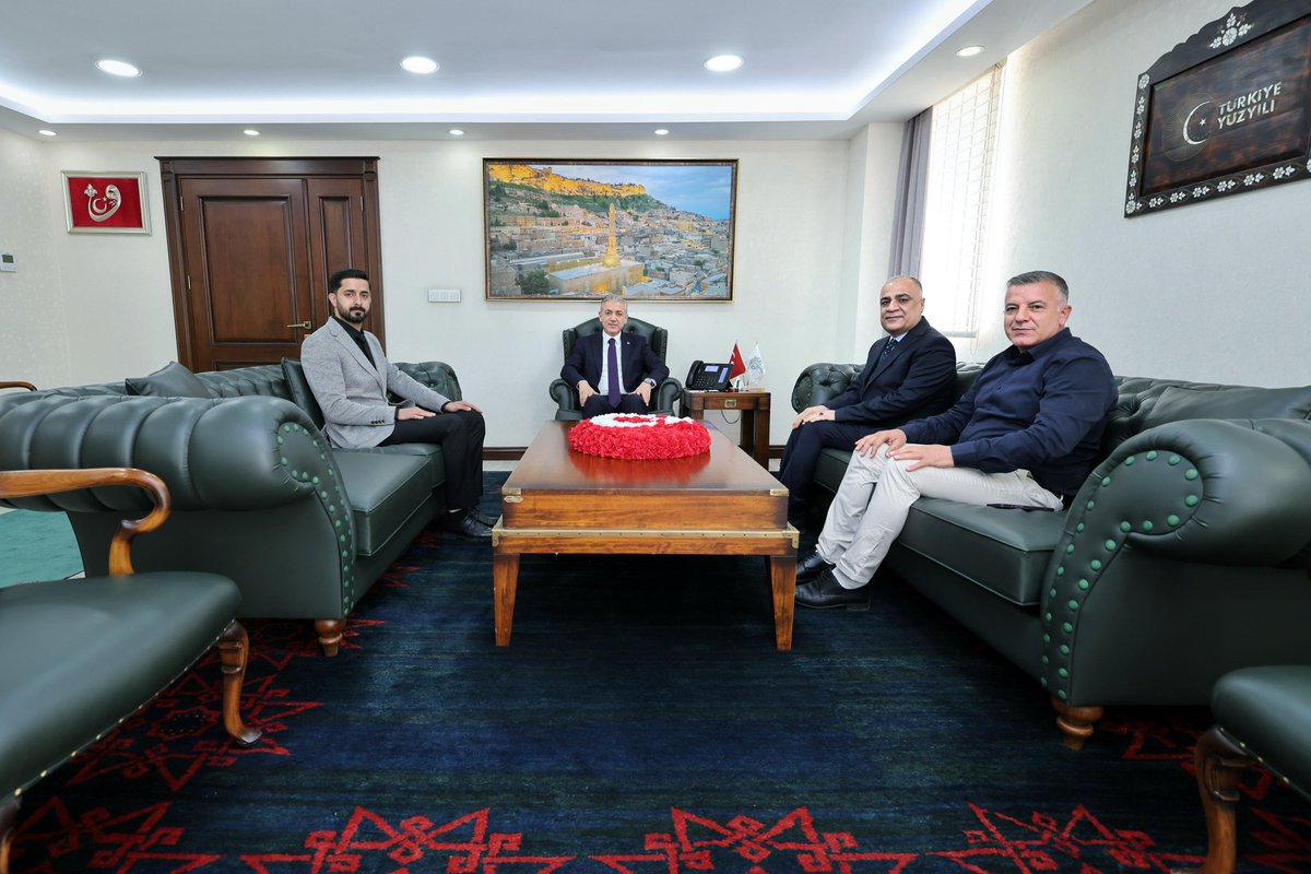 Mardin_Valiligi's tweet photo. Valimiz Sayın @tuncay_akkoyun ;
➡️ Nusaybin Ticaret ve Sanayi Odası Başkanı Mahsum Özmen, Nusaybin Tekstilciler ve Dayanışma Derneği Başkanı Burhan Akyüz ile İş İnsanı Abdullah Akyüz’ü Valilik Makamında ağırladı.

@iletisim 
@TC_icisleri https://t.co/offLdqZgL0