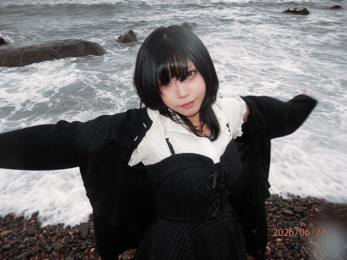 UIox0IU's tweet photo. これから死ぬ人みたいって言われた。
北海道の海は、果たして海と呼べるのか https://t.co/g7d6Kqke2a