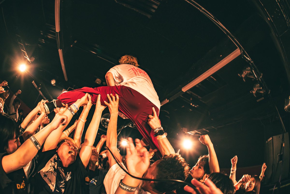 Daisycall_jp's tweet photo. このライブ楽しそうなバンド
7/10(金)大阪2ndLINEでワンマンライブあります‼️

https://t.co/CiZmG1HwB9 https://t.co/40C0UgwfeF