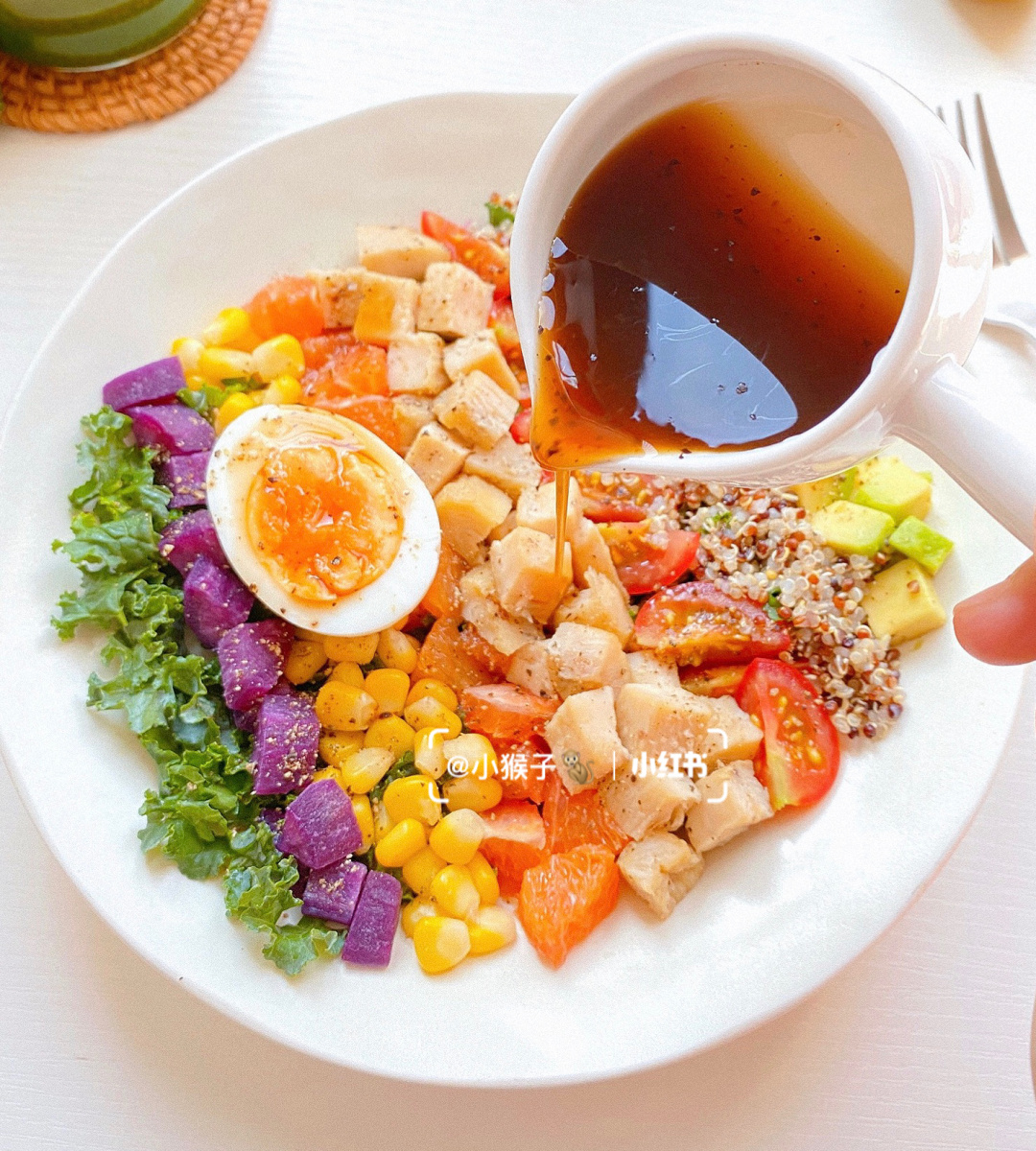bessun2's tweet photo. This 300-calorie high-protein salad is perfect for your fat loss journey! Grilled chicken, quinoa, mixed greens + lemon vinaigrette—fuel your body without the guilt. https://t.co/ZJSsNyP6OM