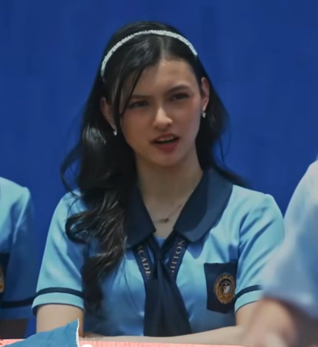 howareyoucap's tweet photo. “She chose me”
“Did she?”

First wife may inutusang suntukin si ex-wife, legal wife naghihimutok habang papunta sa asawa 🏃‍♀️💨

#capkrys #stamaonleh https://t.co/gWonXagIkP
