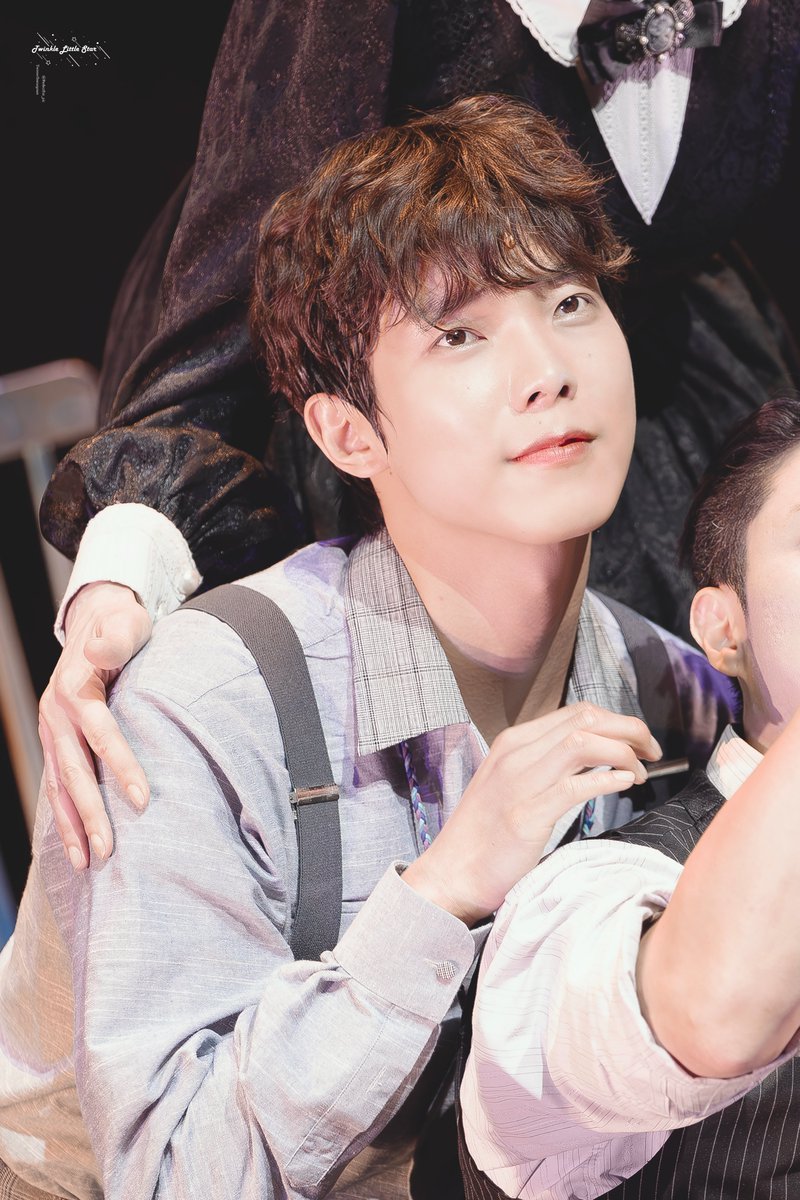 PerfectFor_pic's tweet photo. 260618 블랙메리포핀스 첫공 무대인사🪑💙

요나스 | 조성필 배우님

#블랙메리포핀스 #조성필 #요나스 #필나스 https://t.co/y2p3A2sSST