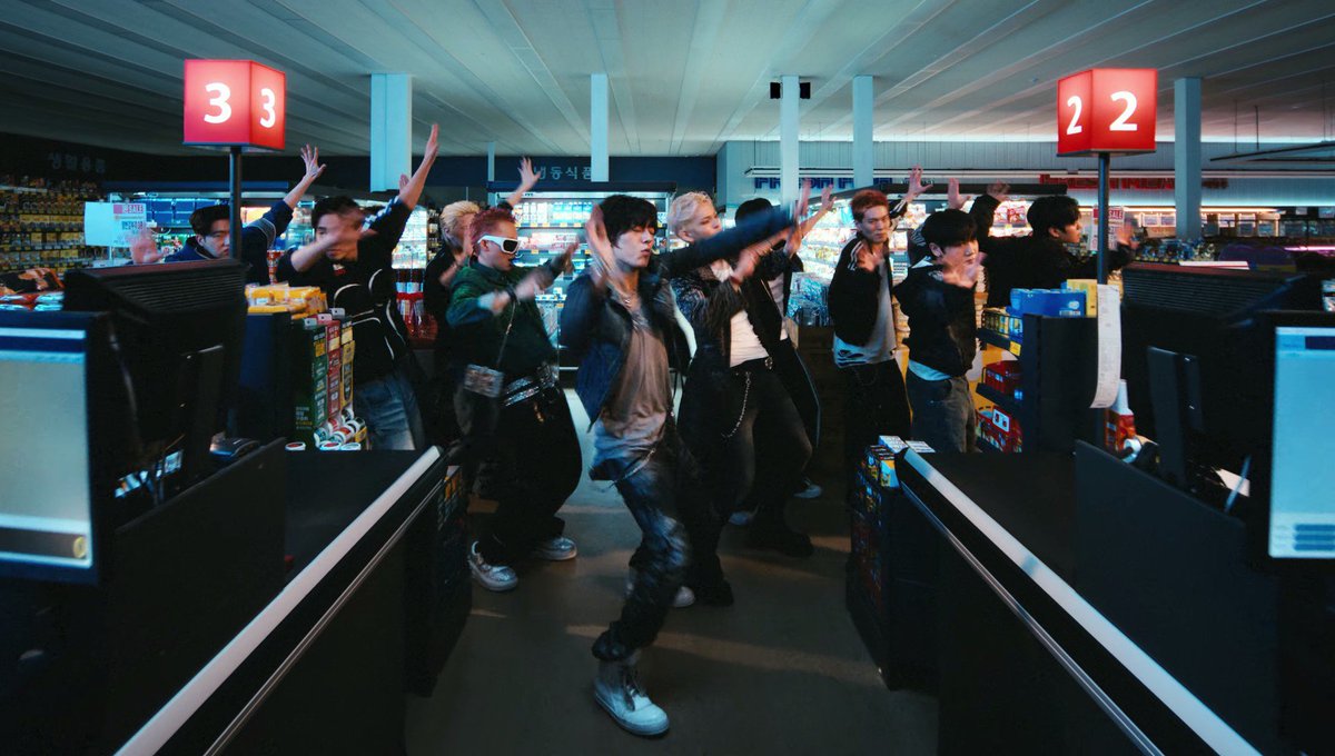 YGFacts_sprt's tweet photo. MOVE, SHAKE SHAKE SHAKE THE ROOF 🔥

HYUNHAYO is ready to party with different ages, groups, and whoever you are with NALLY-NA! 

Stream NOW.
🔗 https://t.co/ZhObELSu21

#HYUNHAYO #TREASURE #트레저 @treasuremembers https://t.co/cJAY3dlVYe