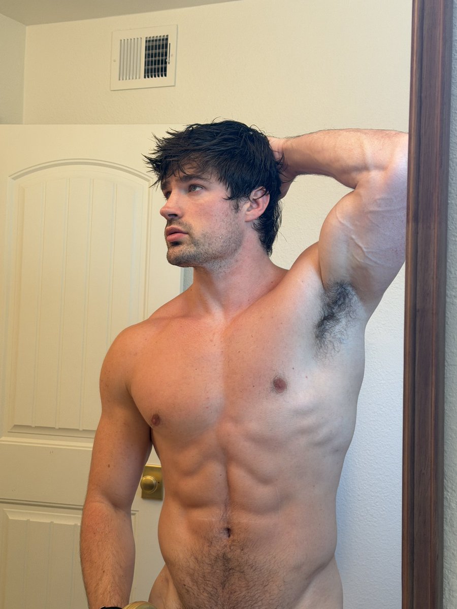masteraustinfit's tweet photo. Come sniff my boys
#Findom https://t.co/ty5DV9GFso