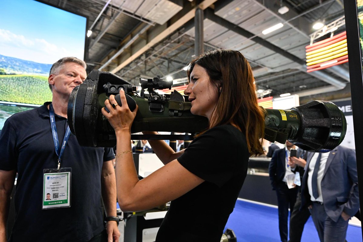 aidefranceukr's tweet photo. No context: French Junior Minister of the Armed Forces at Eurosatory. https://t.co/2sEwMKacbz