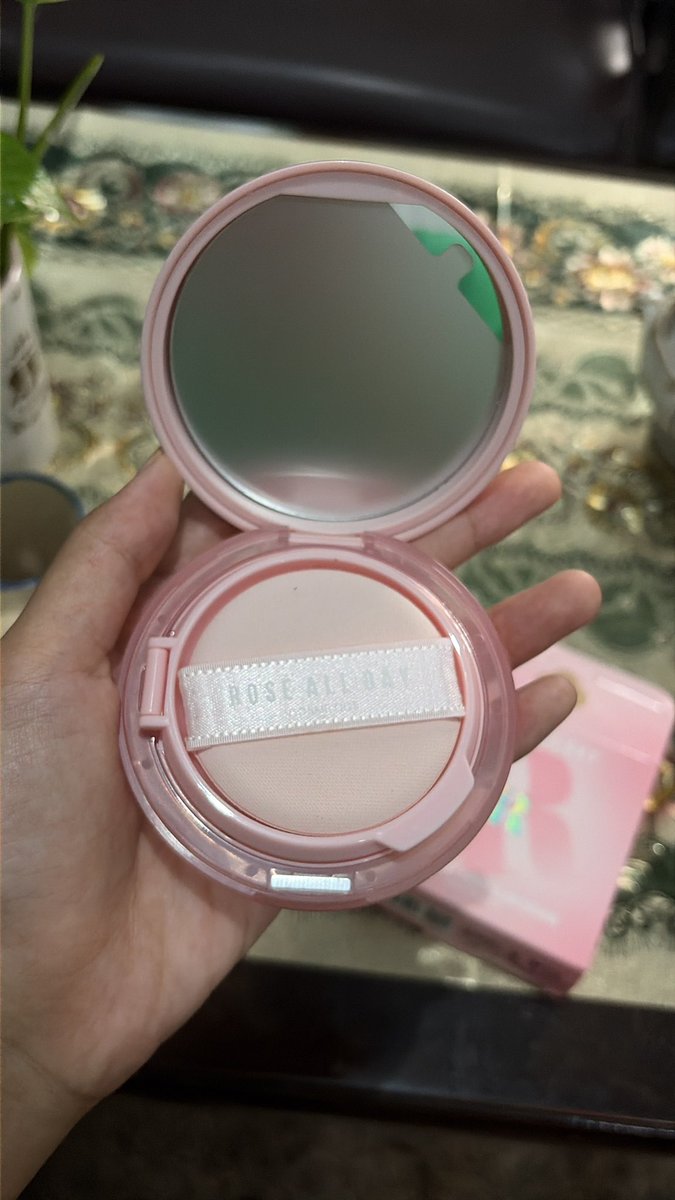 nayonoona's tweet photo. kaca masih belum dibuka dan puff bersih https://t.co/v6WWSoP0V4