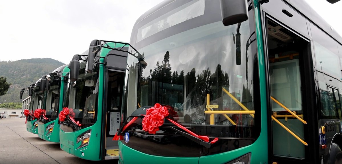 XiamenMagic's tweet photo. Fifty-two brand-new Golden Dragon new-energy BRT buses were recently delivered and will be shipped to Pakistan. This is a repeat order proactively placed by Pakistan following its initial cooperation with Xiamen Golden Dragon in 2018. 
#Xiamen #Pakistan #NewEnergy #BRT #Bus https://t.co/KnWjMBtXUs