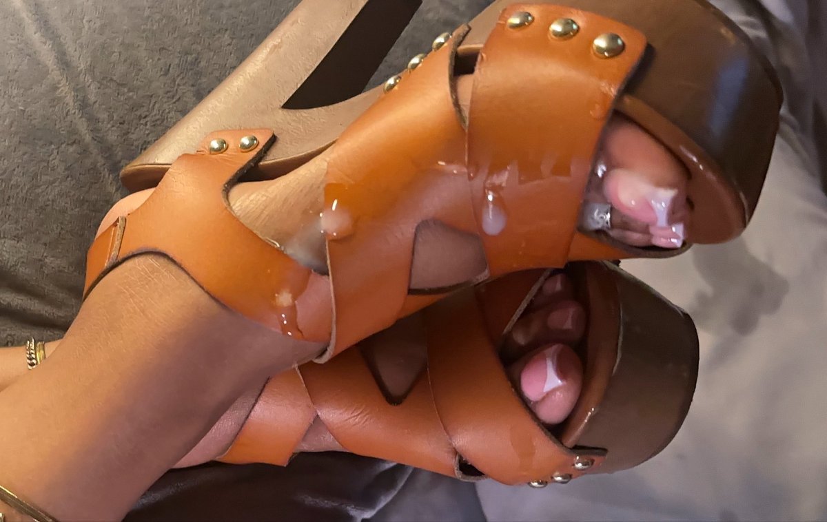 cumonhertoes's tweet photo. Cum on toes cum on shoes #footfetish https://t.co/XznsFwL85I