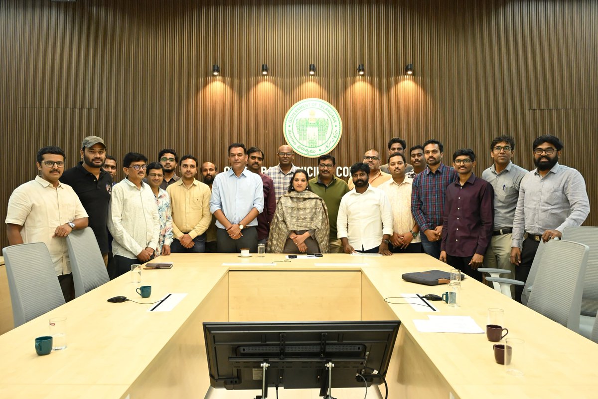 civilenggmgk's tweet photo. Thank you for the opportunity 🙏 
@MC_Cyberabad  &amp; Venugopal Reddy garu.
Got a chance to meet and greet @GummallaSrijana, new communication channel setting up #Forabetternow
Also met with my initial connects whose help @sselvan and guidance @vinay_vangala keeps me charged ! https://t.co/3G7gB5lBaM