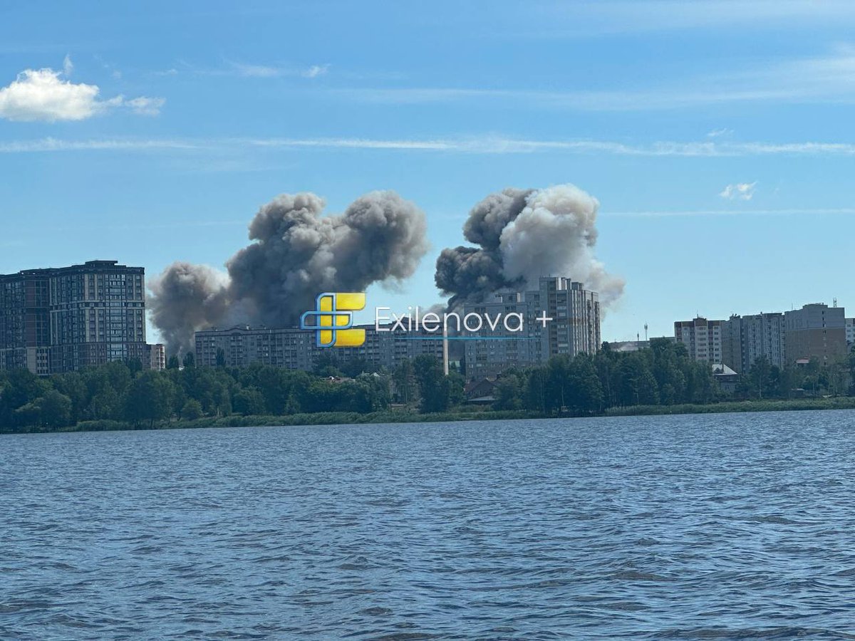 JayinKyiv's tweet photo. Ukraine's missile capabilities on display in Russia's god-forsaken city of Voronezh in the past hour, striking the factory responsible for not only the manufacture of Pansir air defense units, but a variety of cruise missiles.

Several strikes on the VORONEZH SEMICONDUCTOR DEVICES PLANT have just taken place.