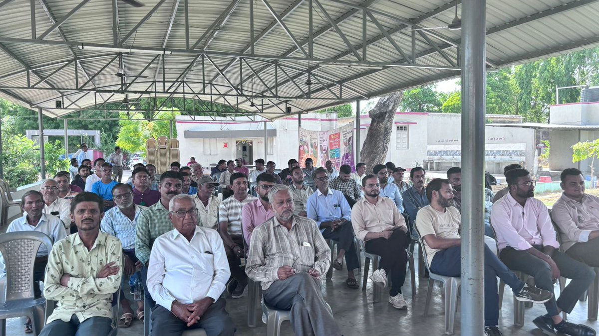 daosurat5's tweet photo. દેશના યશસ્વી વડાપ્રધાનશ્રી નરેન્દ્રભાઈ મોદી દ્રારા PM-KISAN યોજનાનો ૨૩ મો હપ્તો તારેકશ્વર, હુગલી, પશ્વિમ બંગાળથી રીલીઝ કરવાના કાર્યક્રમના‘‘જીવંત પ્રસારણ’’અંગેનો સુરતનાં  માંડવી તાલુકામાં  કાર્યક્રમ યોજાયેલ જેમાં મોટી સંખ્યામાં ખેડૂતો હાજર રહેલ. https://t.co/J4EhGLQbbd