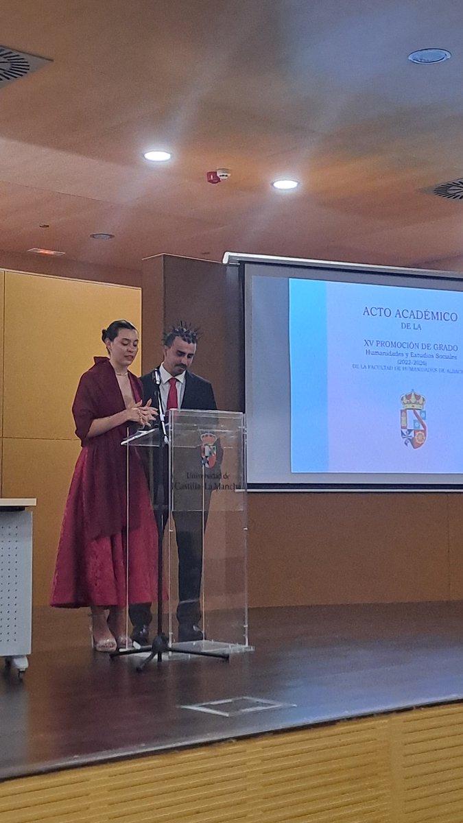 Humanidades_AB's tweet photo. El pasado viernes tuvo lugar el acto de graduación 🎓 de la  XV promoción del Grado en Humanidades y Estudios Sociales.

Os deseamos muchos éxitos en esta nueva etapa.

Gracias al rector de la @uclm_es, @GardeJulian por asistiry participar en el acto.

Enhorabuena a las familias. https://t.co/wuo6lS7wGr