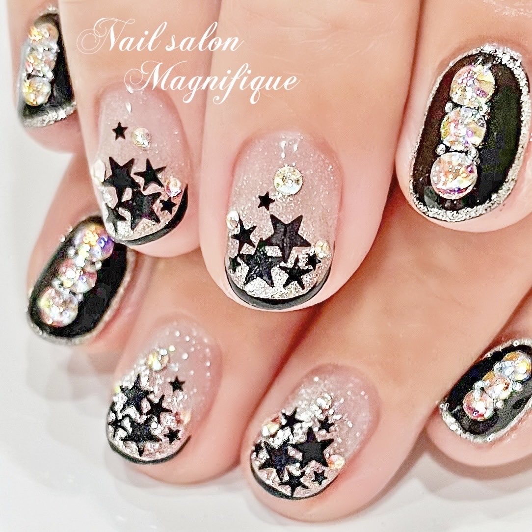 Magnifique_115's tweet photo. #nail #nailsalon #ネイル #ネイルサロン #ジェルネイル #ネイルデザイン #マグネットネイル #囲みネイル #黒 #星 #かっこいい  #シンプルネイル #オフィスネイル #大人ネイル #上品ネイル #ニュアンスネイル #キラキラネイル #マニフィーク  #magnifique #eniwa #hokkaido #恵庭 #北海道 #札幌 https://t.co/pKy0EnS4nS