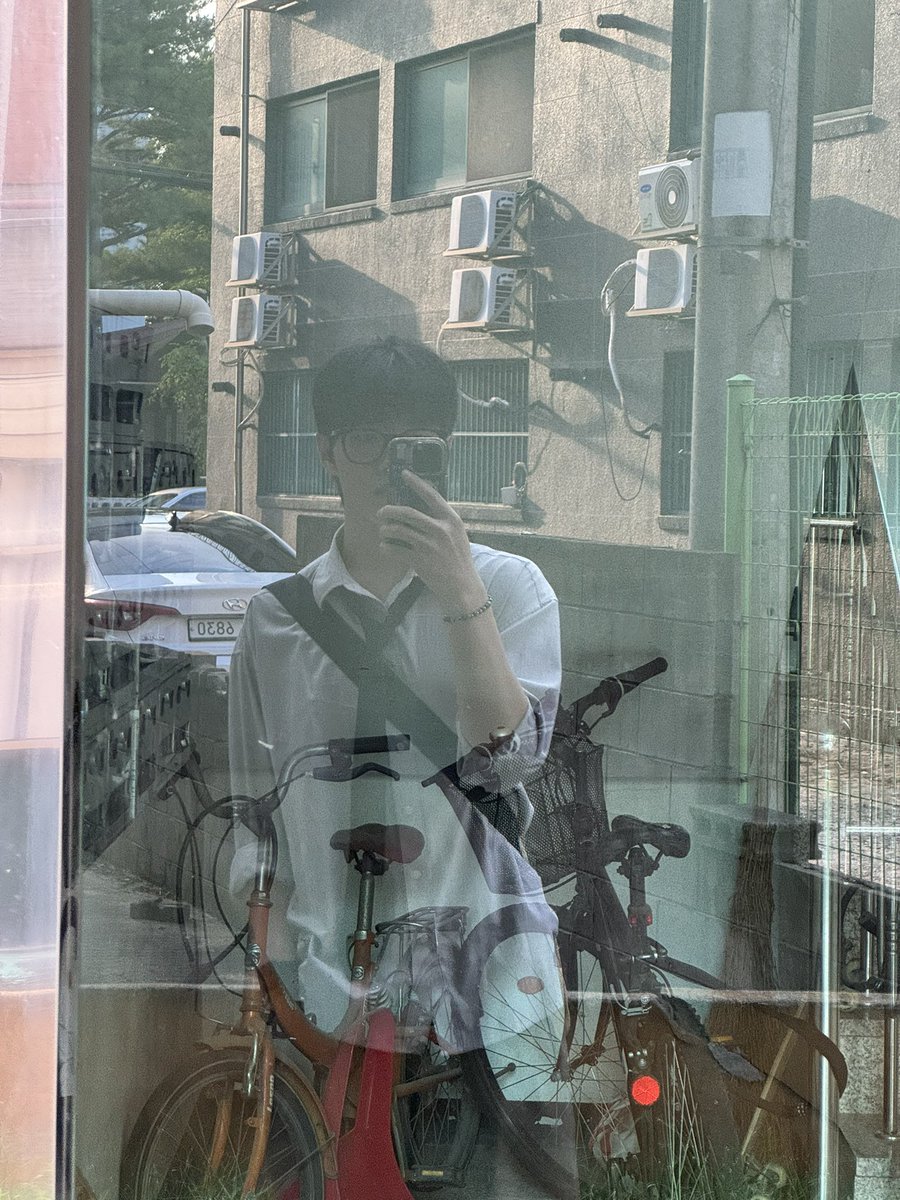 Lehfne's tweet photo. 셔츠 좋아 청년
#ootd https://t.co/Z8YAPtha1W