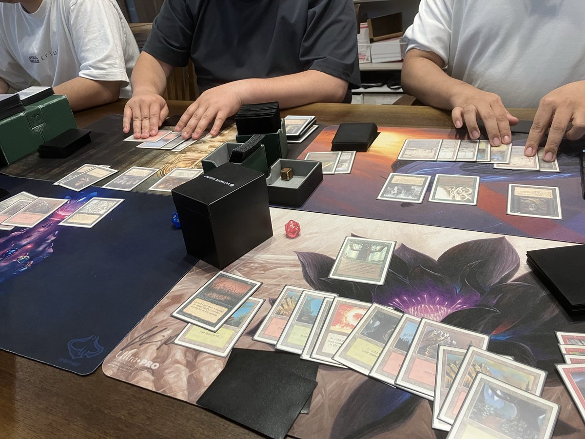 BloodNight_Jap's tweet photo. 8人でのリバイズドキューブドラフトは黒が人気。今度はサイドありでやりたい。 https://t.co/q2edBsR1Km