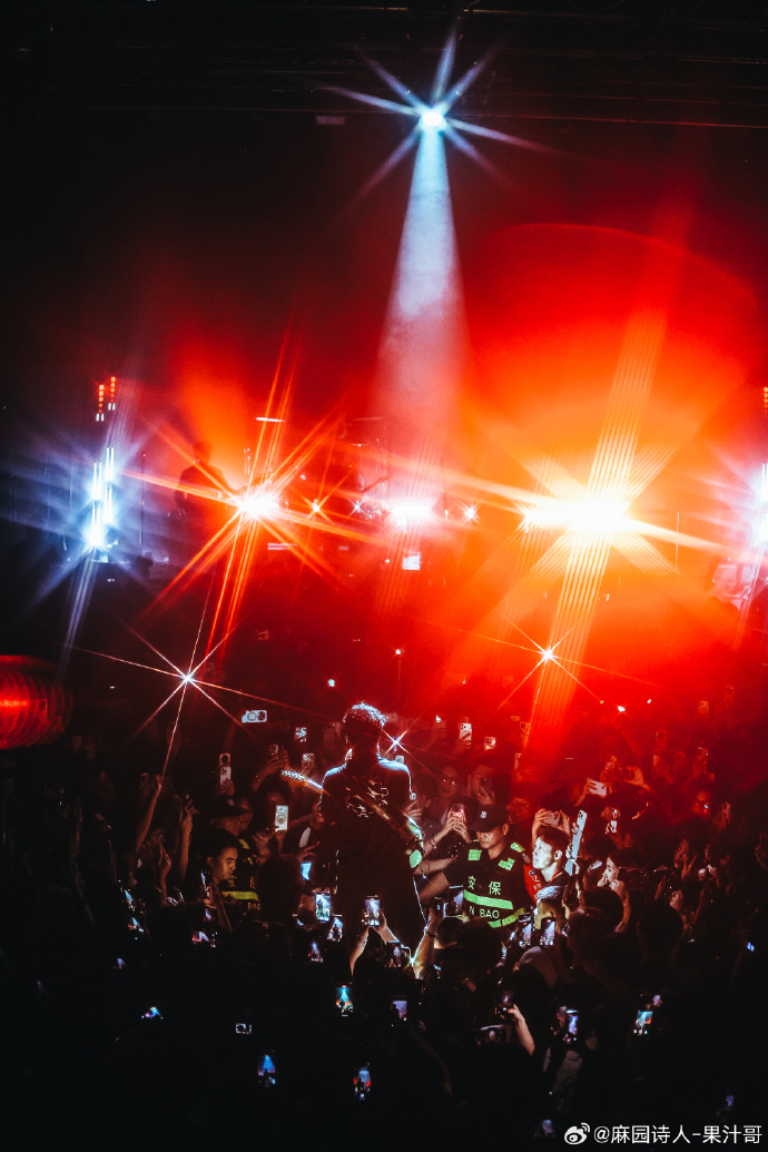 PikardoM's tweet photo. Just caught the most electrifying live show at the downtown venue—chills that lasted the whole night! https://t.co/qqkksBq61f