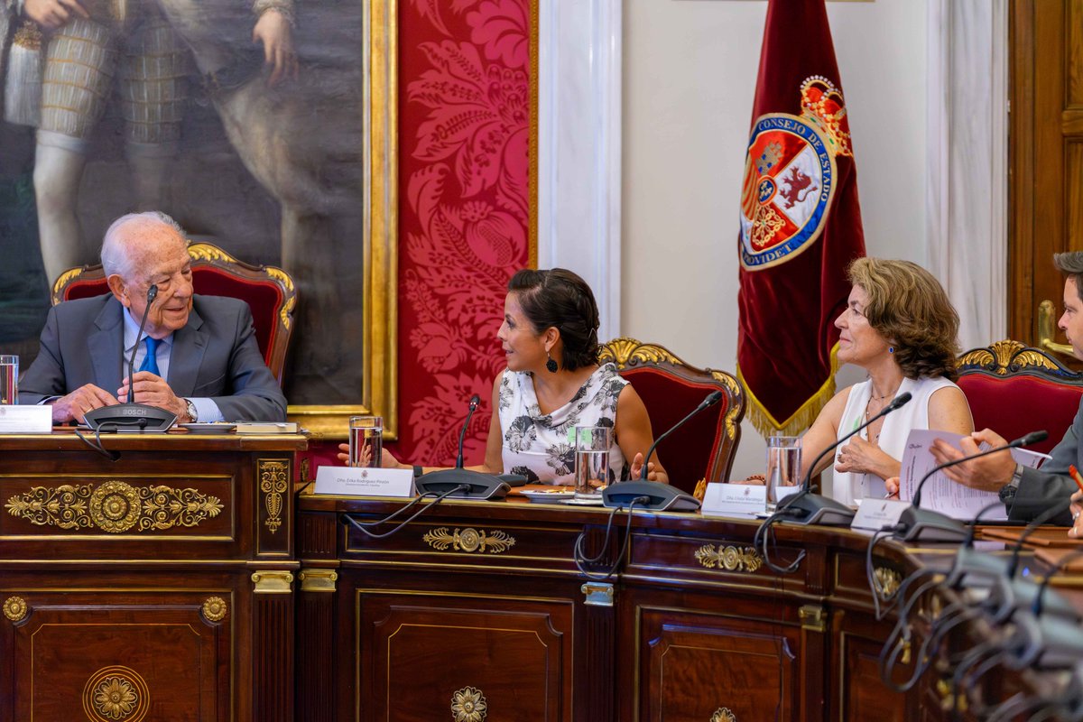 Red_Carolina's tweet photo. 🏛️Retomamos hoy la agenda de la XXI edición de Jóvenes Líderes Iberoamericanos, visitando el @ConsejoEstadoEs , para reunirnos con Fernando Ledesma y Leopoldo Calvo-Sotelo https://t.co/7VlgEfJ6SZ