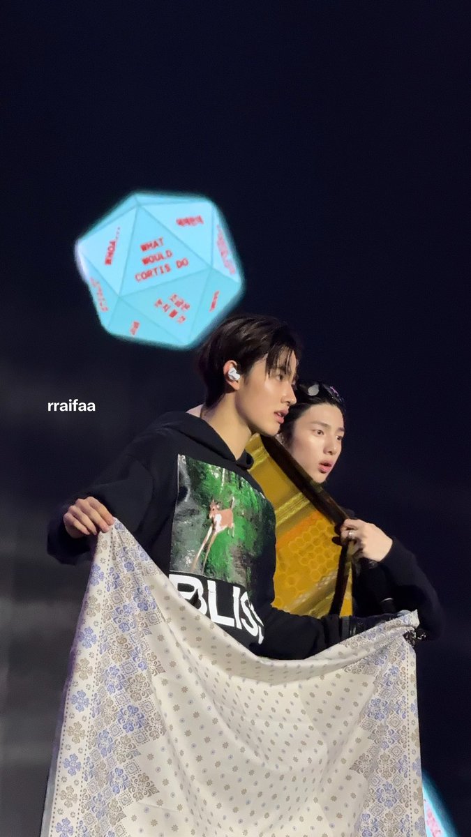 rraifaa's tweet photo. kebingungan cara pake sarung😭 https://t.co/Safp8fi4hY