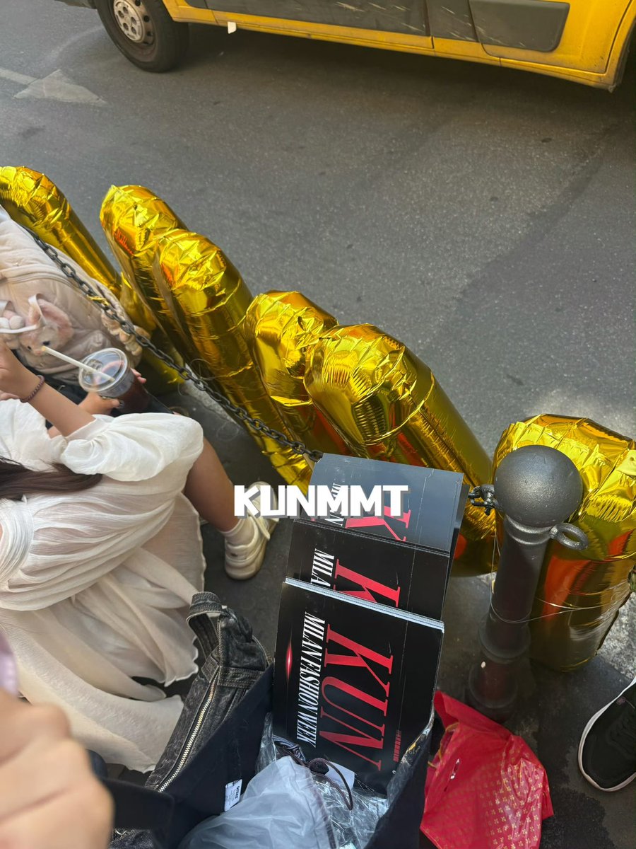 joyfulpoem's tweet photo. IKUNs are ready for Kun 🥳🥳🥳

@kun_officialx @ThomBrowne 

KUN for MFW 2026 
#KUN #THOMBROWNE #KUNxTHOMBROWNE https://t.co/9bb2KdFYi1