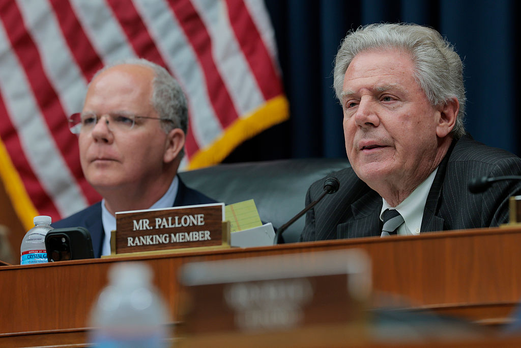 PunchbowlNews's tweet photo. NEWS: The leaders of the House Energy and Commerce Committee will unveil a bipartisan deal Monday on guardrails for protecting kids against online harms, including a long-sought compromise on the Kids Online Safety Act.

@BenBrodyDC has the details:
https://t.co/73FJMb0h1w https://t.co/EQAZbgpWEC
