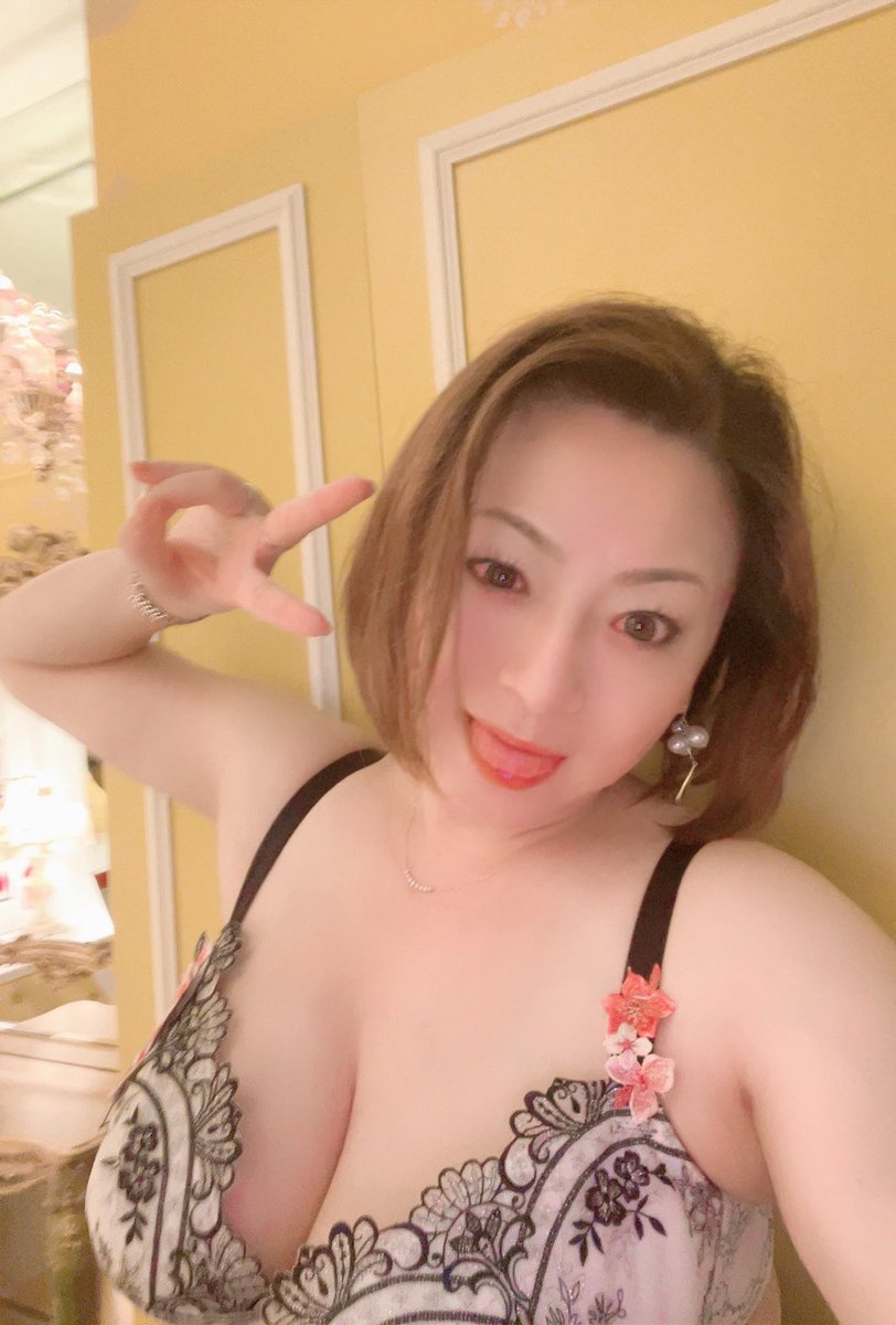 YamaguchiReiko's tweet photo. さらば
福岡♡

ハプニングはあったけど
推しとも更に仲良くなれたし
新しい出会いもあったし
楽しかった❤︎

出会ってくれた方
ありがとう💓 https://t.co/6OR3rQvjtW