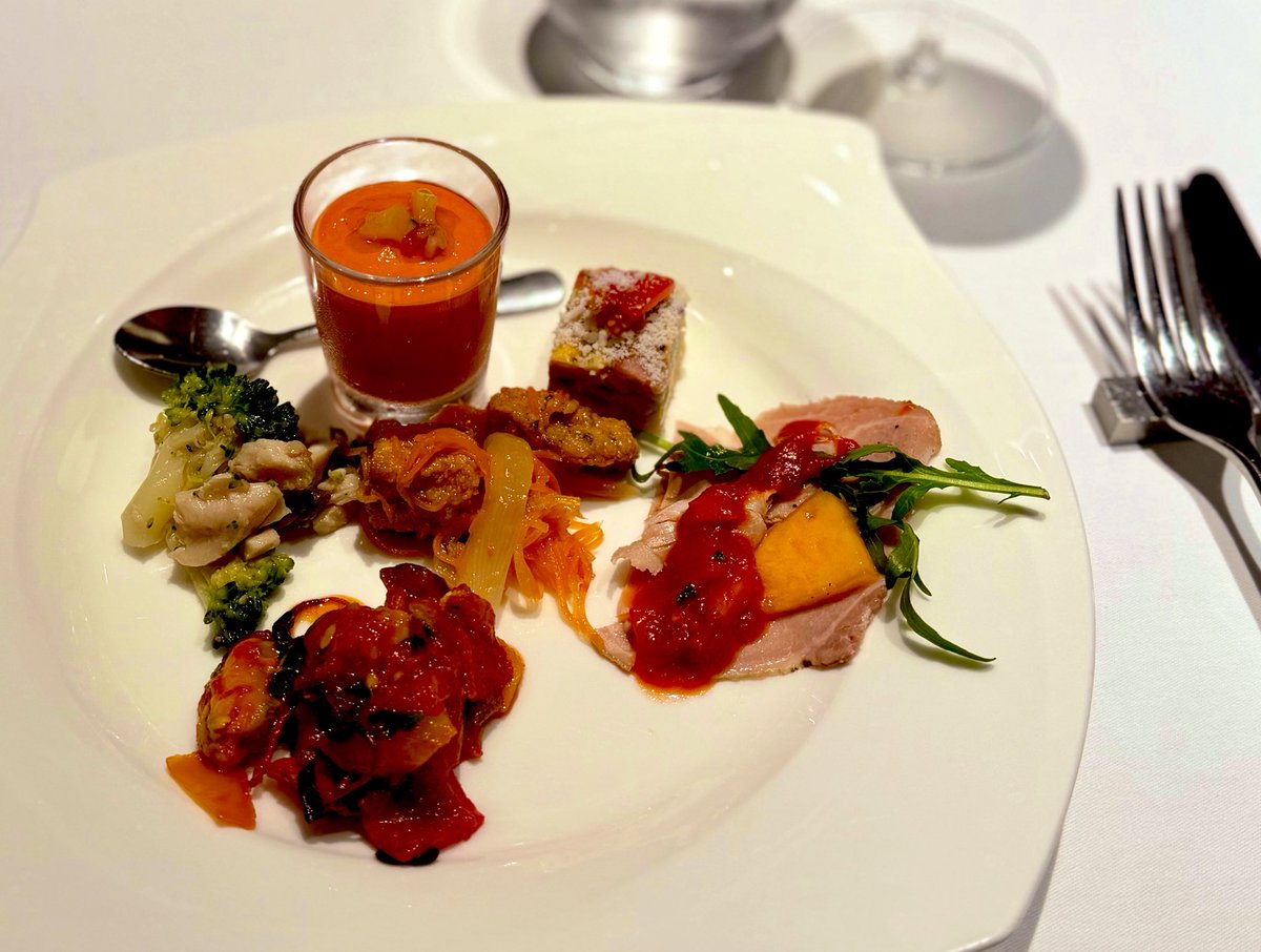 chi__jue's tweet photo. 父の日なので？イタリアンビュッフェに連れてってもらった🇮🇹

おチビがメロンをたらふく食べて幸せそうやった🍈私は食事メニュー♾️でお腹いっぱいに🤤 https://t.co/rUtv8P6CBF
