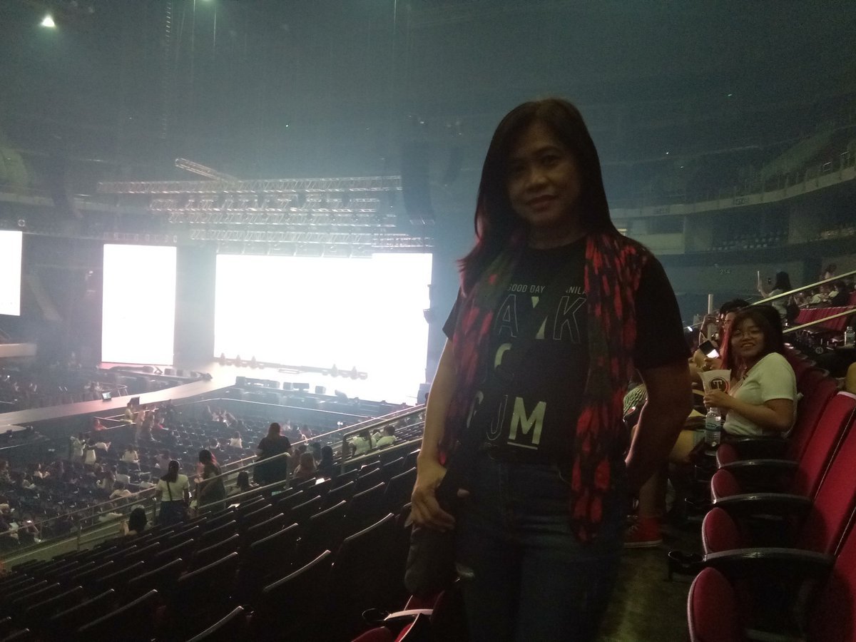 MhalotDJ's tweet photo. Exactly 7 years ago.
My 3 most precious moment during FM.
1.Watching you performing live.And it was awesome performance. 
2.Hi touch experienced with you.
3.Talking to you for at least 10 seconds.
ME: God bless you Saranghae.
@BOGUMMY: Thank you and God bless you too.

😍😍 https://t.co/HNLzeGwcJU