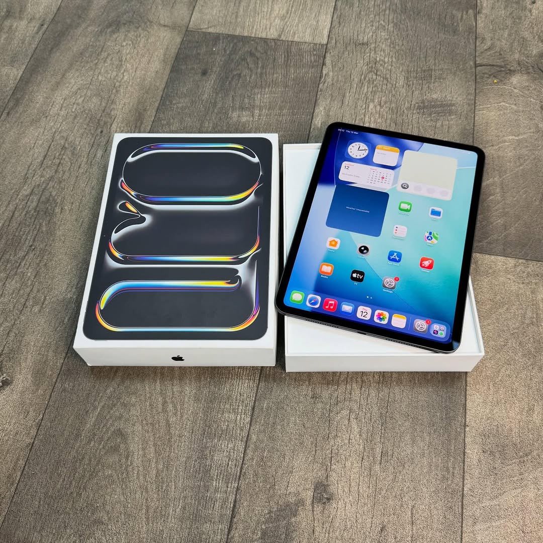 nabtechscopug's tweet photo. Apple 11" iPad Pro M5 Chip
WIFI + 5G 

• 11" Ultra Retina DR OLED Touchscreen

•2420 x 1668 Screen Resolution (264 ppi)

•Apple M5 9-Core CPU

• 10-Core GPU | 16-Core Neural Engine

• 512 GB ROM

• Wi-Fi 7 (802.11be) | Bluetooth 6 https://t.co/B3oXUQINPy