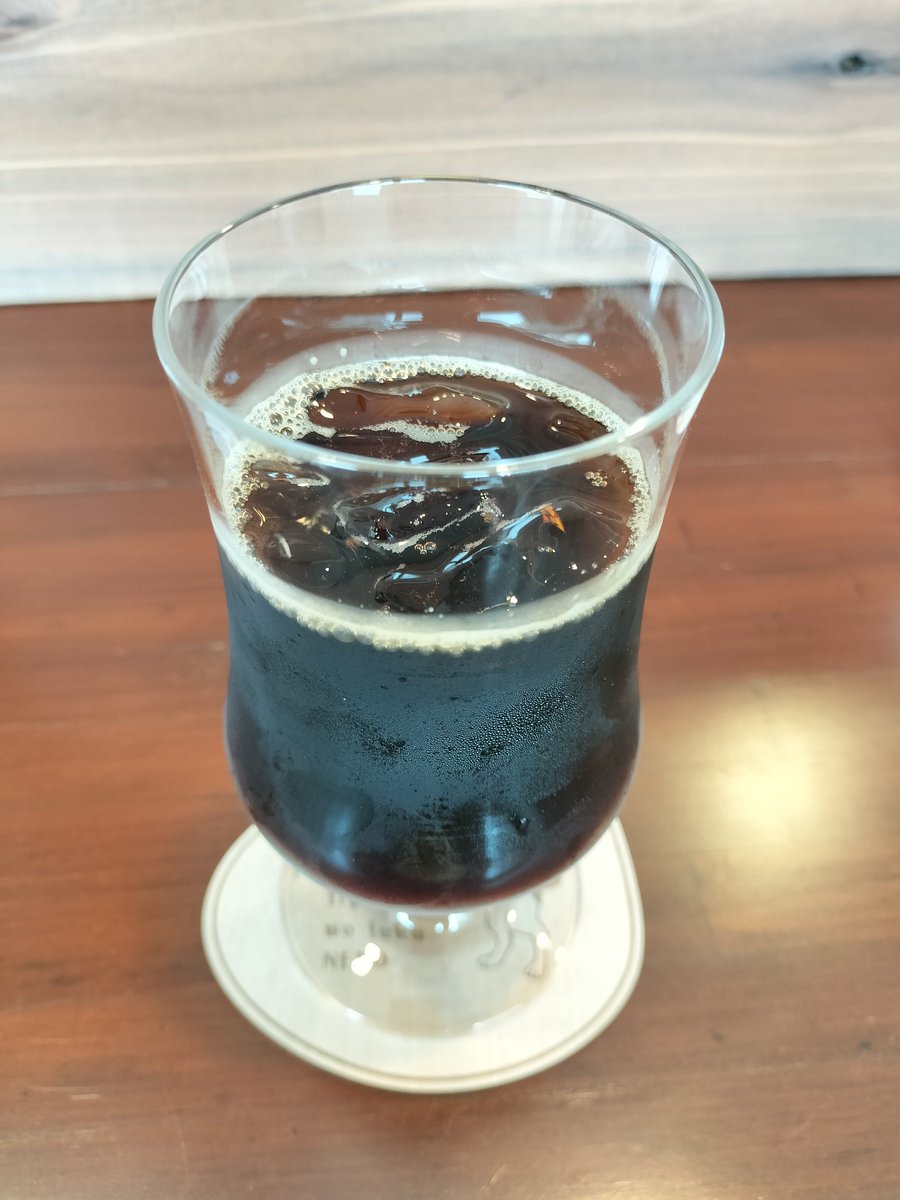 consak's tweet photo. 先週、ご近所のカフェ「Reyneko拾六番地」に行ってきました。白老ポーク入りのカレーライス、程よいスパイシーさとたっぷりのお肉、美味しかった～、そして食後のアイスコーヒーも美味！店内は店主さんの切り絵と可愛い猫グッズで溢れていてとってもいい感じの空間でした。次はパフェ頂こうかな～ https://t.co/nRT1sRmHqH