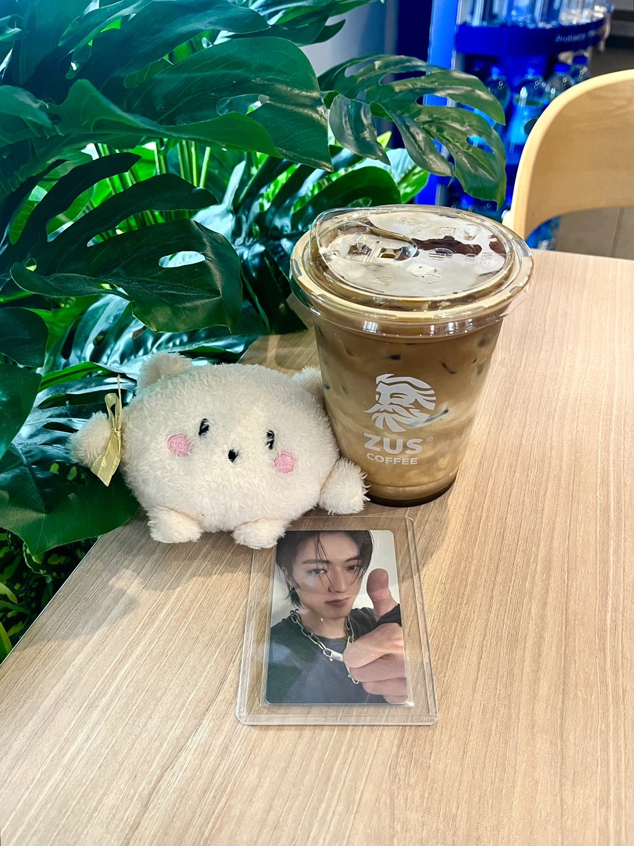 afazjr's tweet photo. Thank you sooo much haruto lanje @ZUSCoffee hehew nervous kit first time pakai duit laki from @treasuremembers 🤗😚

Akan ku hayati setiap sedutan iced coconut café latte ini dengan penuh kenikmatan dan penghargaan 💗✨

#HARUTO #ZUSFORFANS #ZUSFROMRUTO #RUTOFORZUS #HarutoBelanjaZus #ruto_fanletter