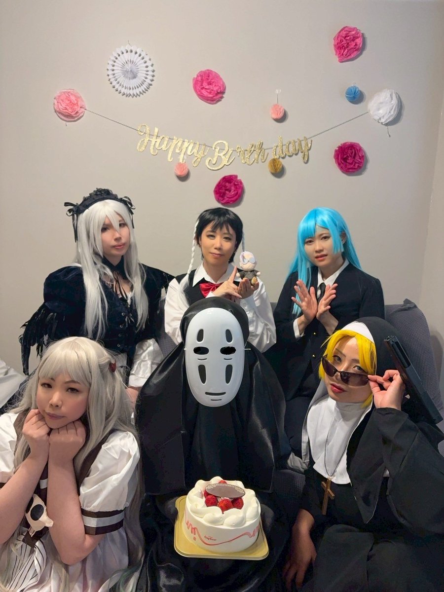 noranez08's tweet photo. ⚠️コスプレ⚠️
昨日はフレさん達と少し遅めの栗栖さん&amp;のらねこの誕生会を開いてもらいました🎉
推しキャラのコスプレで囲んでもらえる権利を得たので、普段男装率高いからここぞとばかりに皆女の子なんだから可愛い女の子キャラで❗って頼んだらこんな桃源郷が爆誕しました

※カオナシは私です(笑) https://t.co/qXZkdukm6c