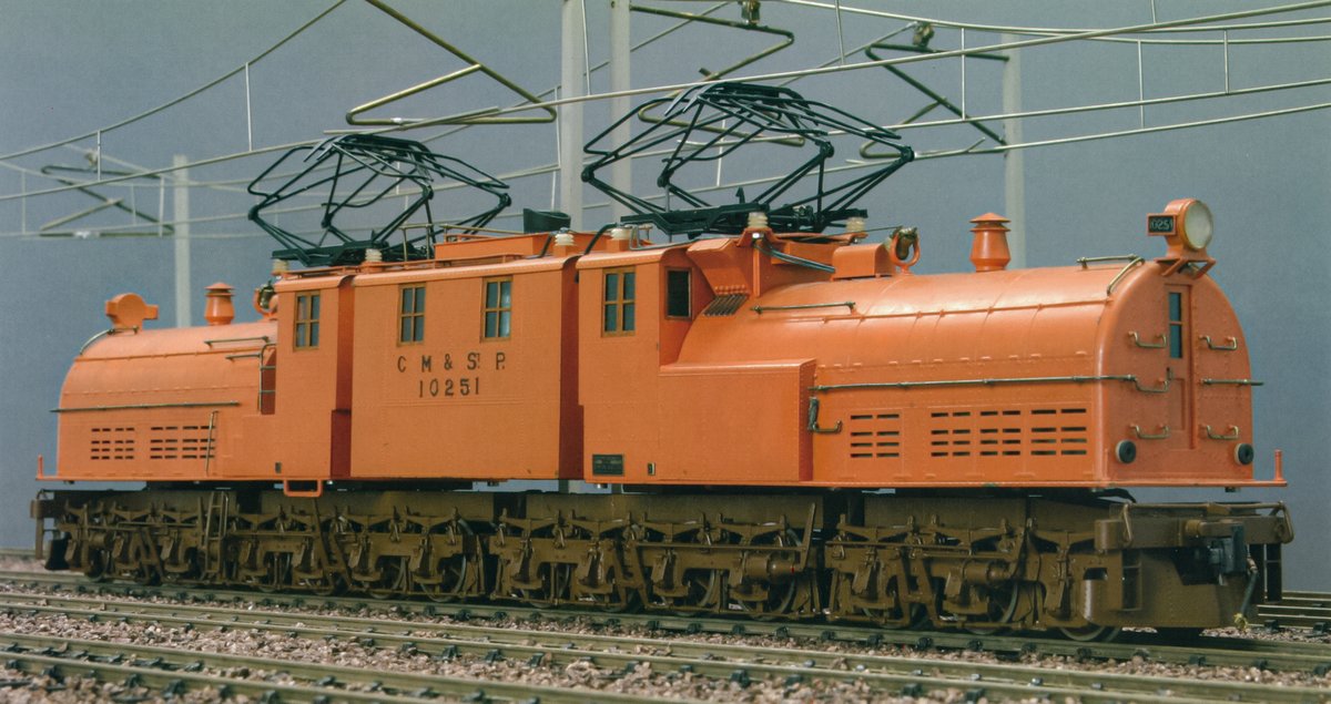 hara_mrm's tweet photo. 【模型で知る車両美：凸型機関車】

中央に運転室、その前後に機器を格納したボンネットを配置することで「凸」のような独特なシルエットとなっています。

箱型機関車にはないボンネットの形状が、機械でありながらどこか生物的で、愛嬌や親近感を生み出しているのではないでしょうか？

#はらてつ https://t.co/4WnOQMeliy