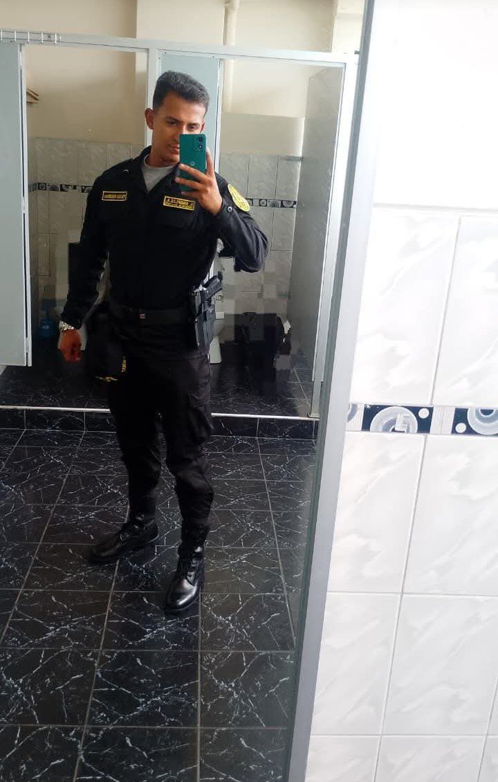 Golozo369214's tweet photo. Ano de policía hetero 🥵🔥🔥 nada se compara con eso. https://t.co/HU8sGq8ixU