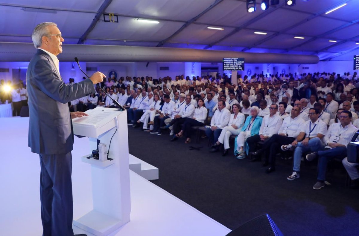 WilsonAleman25's tweet photo. “Unidad”, “Humildad”, “Transparencia” “Determinación”, “Dejar los debates estériles”, “No cometer errores del pasado,“Cuidar el PRM”. Expresiones de  nuestro Presidente @luisabinader ayer ante el Comité Nacional de nuestro @PRM_Oficial. 🤔👏👏👏👏 https://t.co/LQAQBDdzmG
