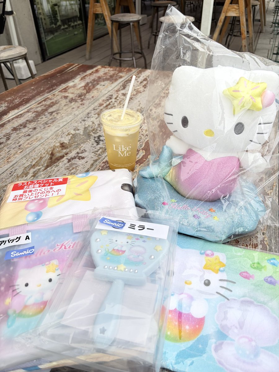 lu___cha's tweet photo. サンリオショップに行ったらキティちゃんのくじが残り4つ…4つ?!

欲しかったクリアバッグとタオルも残ってる🥺これは確実にお迎え💕
ラスワン賞もゲットできました👏🏻
#キティ #当たりくじ #サンリオ https://t.co/S2Tj7awUU4